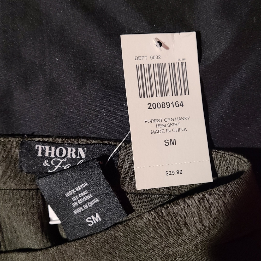 Hot Topic Forest GRN Hanky Hem Skirt - Picture 4 of 4